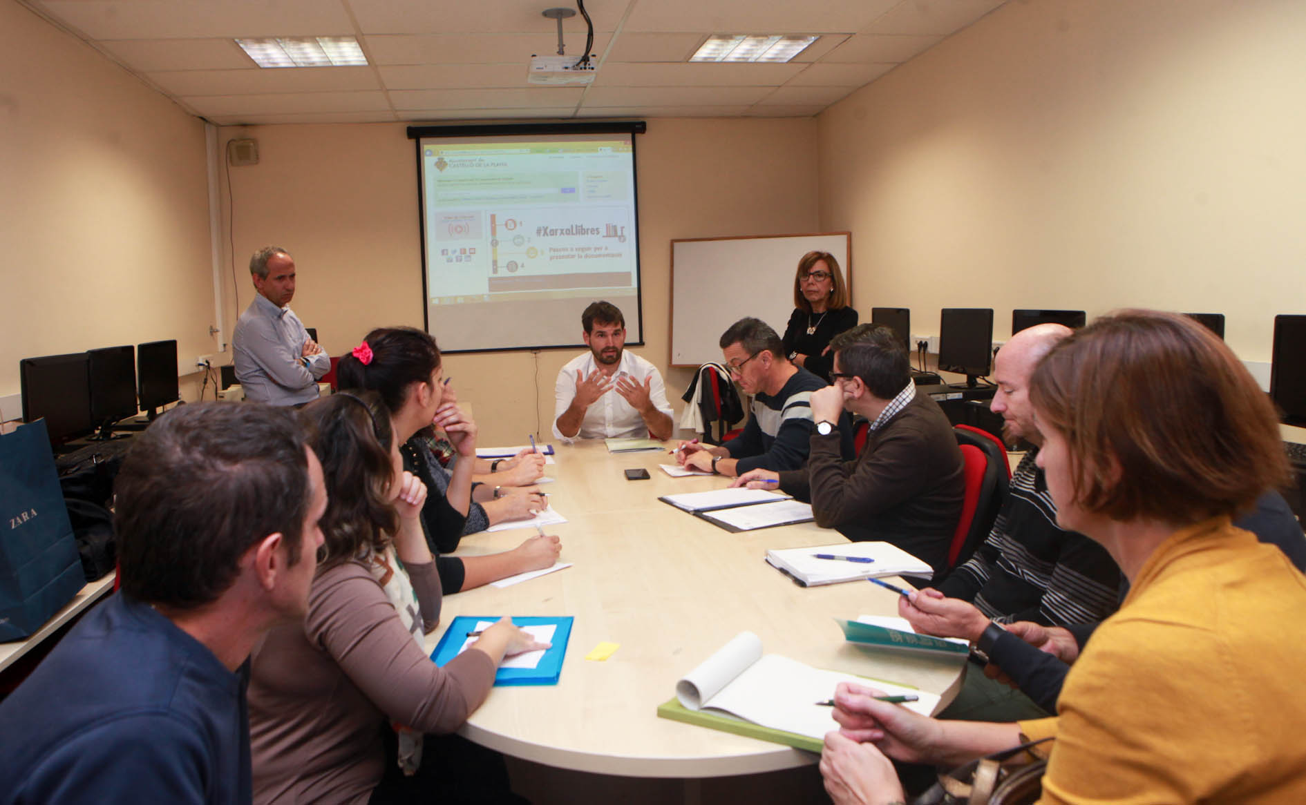 reunio porcar formacio xarxa llibres(1).jpg