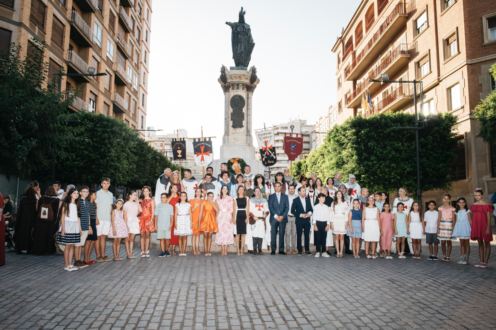 La alcaldesa Begoña Carrasco homenajea al rey En Jaume I junto a los Cavallers Templers de Castelló en el día que se cumplen 773 años de la firma que permitió la fundación de la ciudad