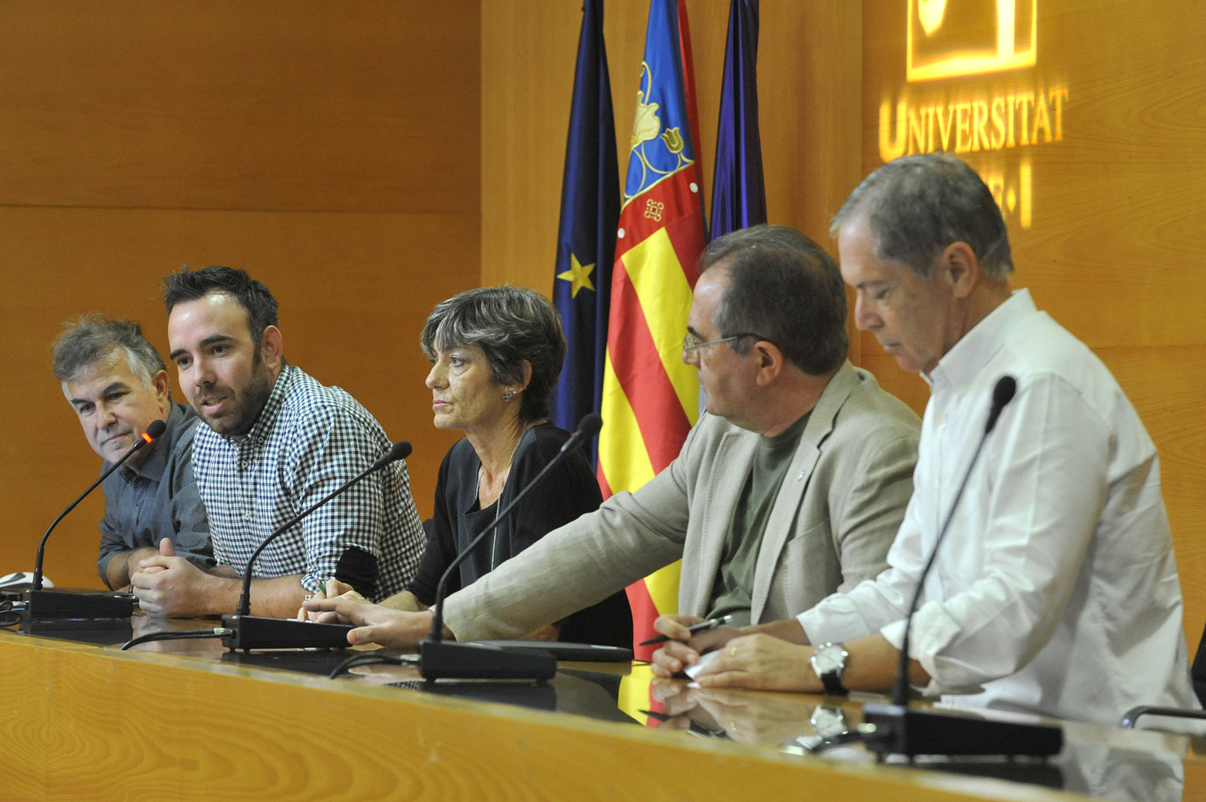 VISITA ESTUDIANTES UPV PARA PROYECTO REMODELACION BARRIO CREMOR 01.jpg