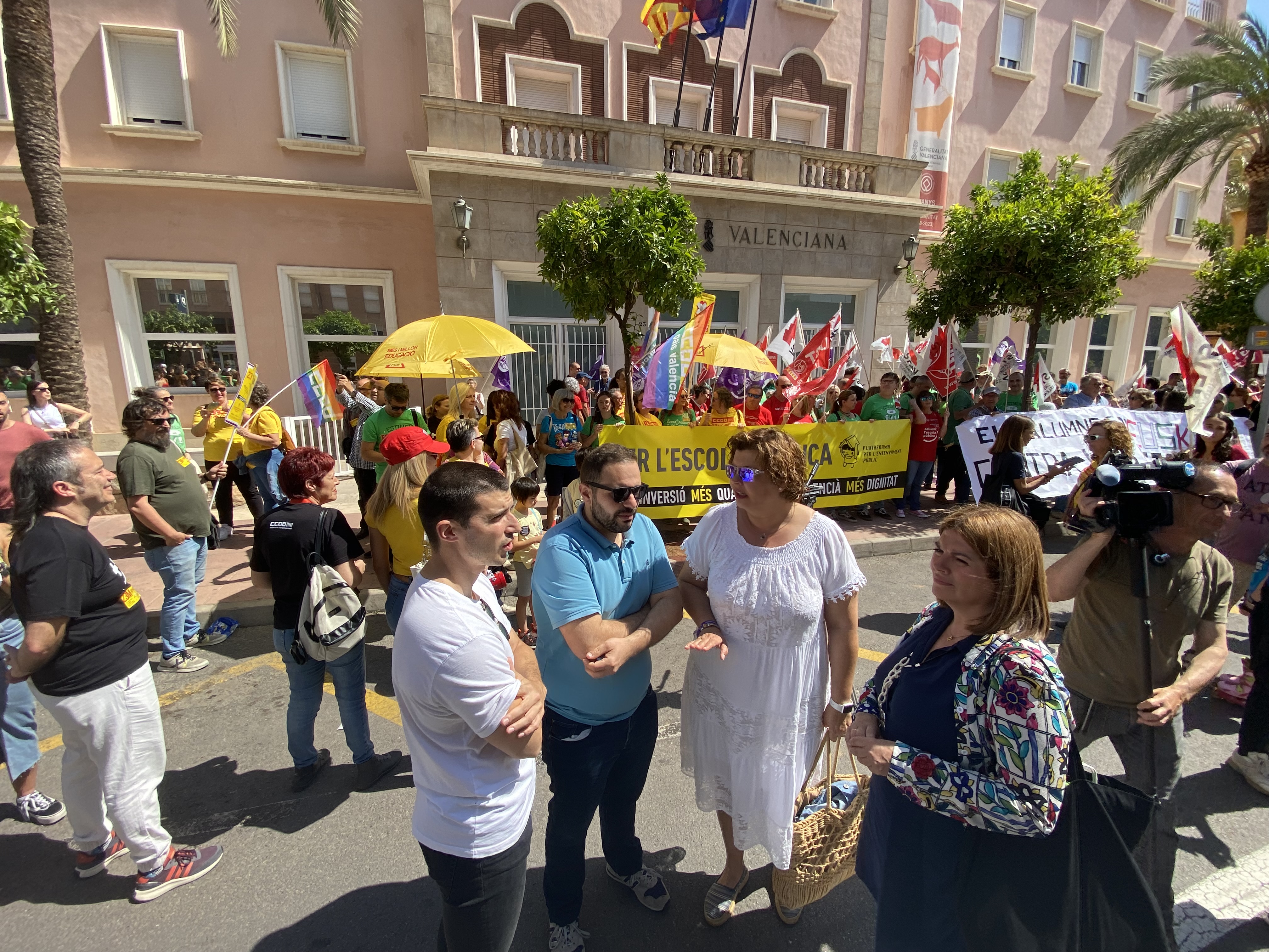 El PSPV de Castelló sale a la calle en defensa de la educación pública frente a los ataques del PP
