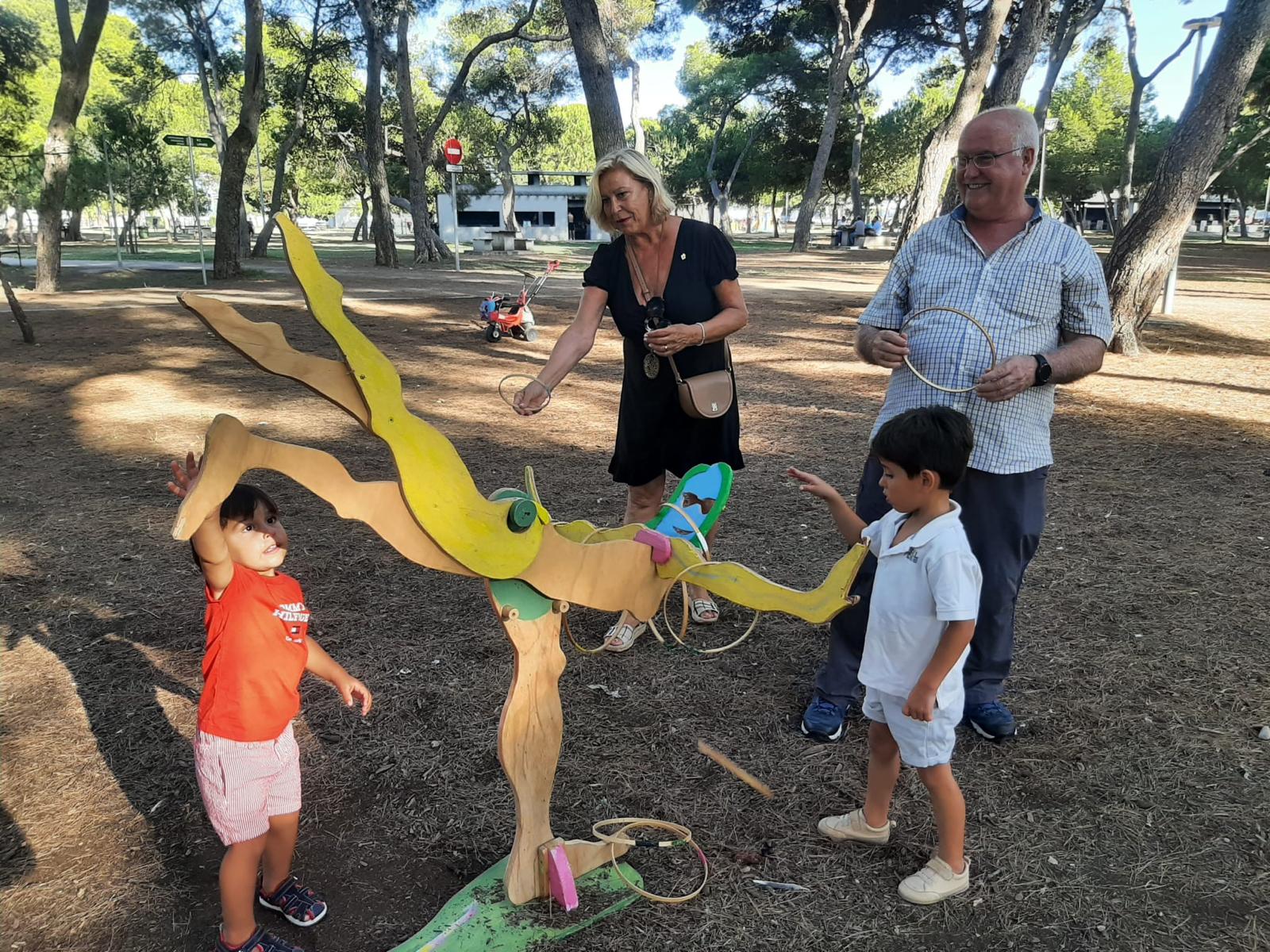 El Pinar de Castelló ha acollit la celebració del dia dels Avis amb la presència de desenes de representants de les associacions de majors i els seus familiars