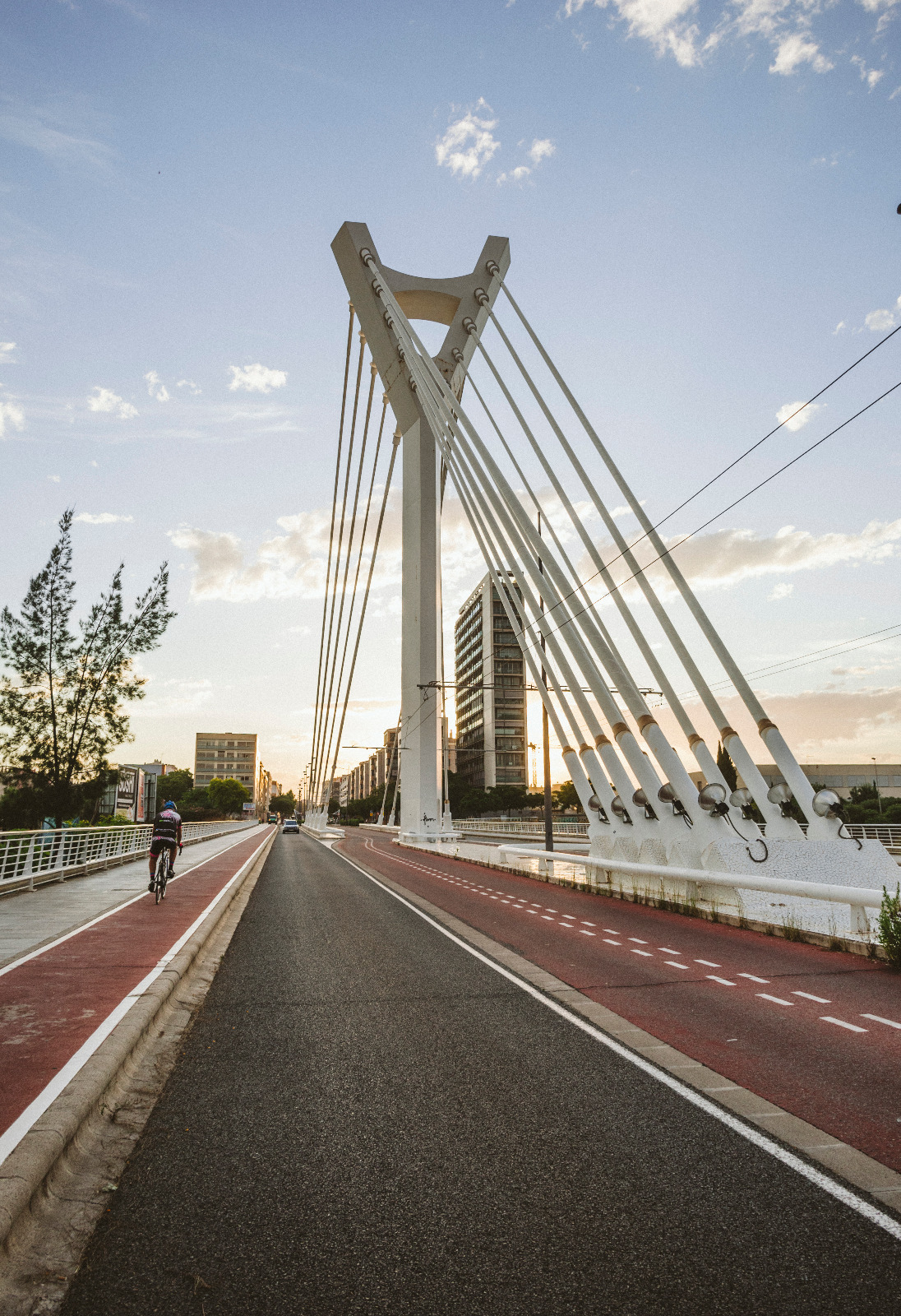 Castelló se suma a l'Hora del Planeta apagant durant una hora el pont del s.XXI, el Fadrí, es castell Vell i de l'ermita de la Magdalena