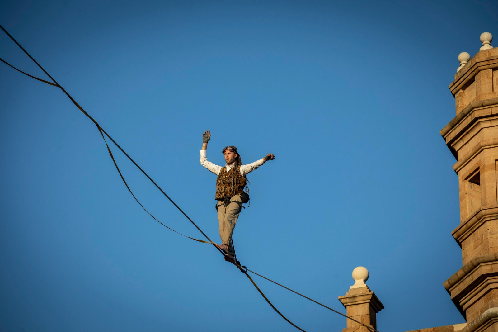 L'espectacle funambulista Sky Explor i la proposta circense Ye! atrauen a centenars de visitants en la segona jornada de Retorn a la Ciutat